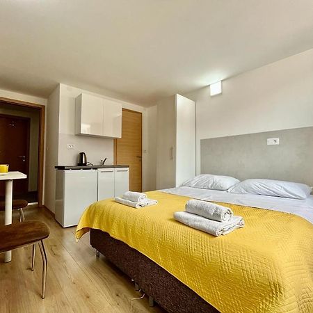 Apartmani Roza พูลา ภายนอก รูปภาพ