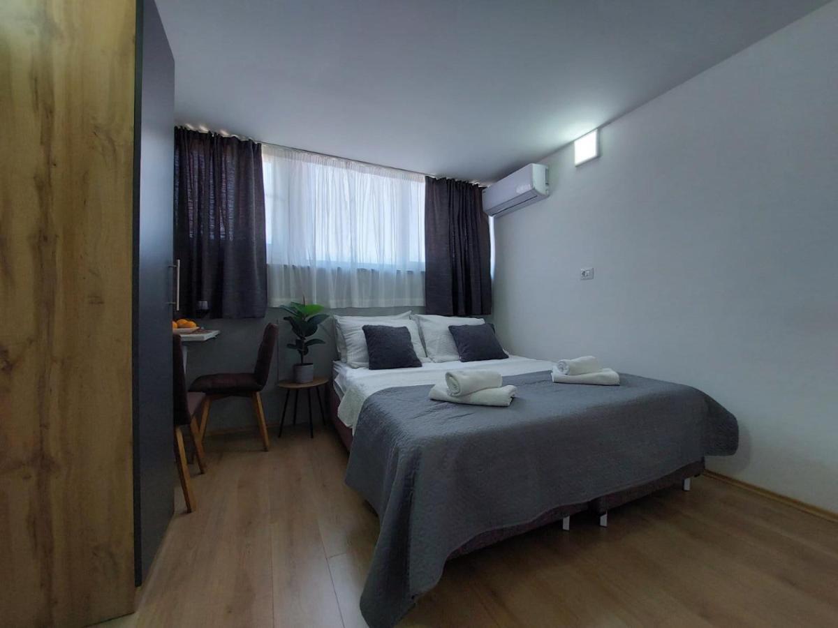 Apartmani Roza พูลา ภายนอก รูปภาพ