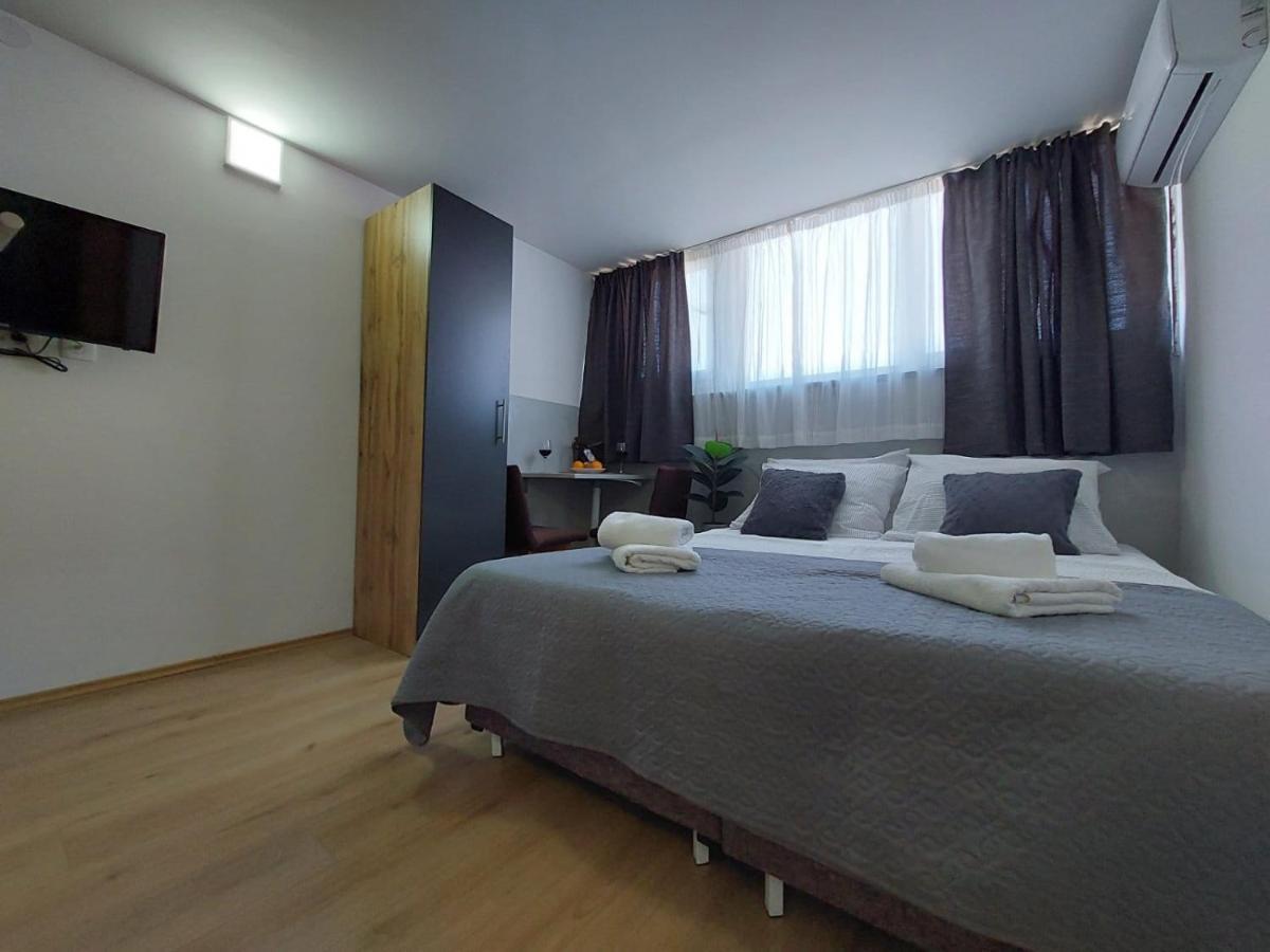 Apartmani Roza พูลา ภายนอก รูปภาพ