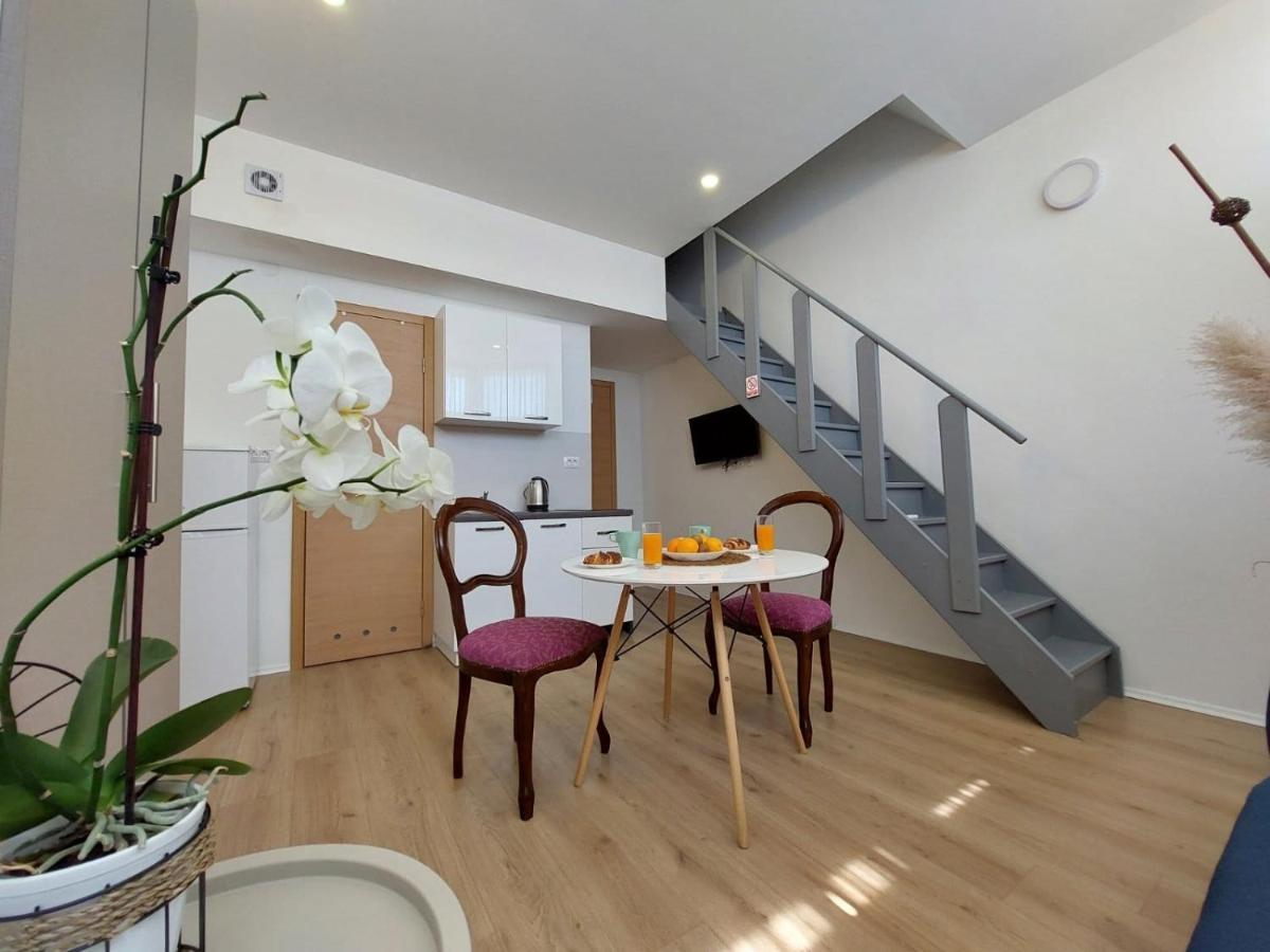 Apartmani Roza พูลา ภายนอก รูปภาพ