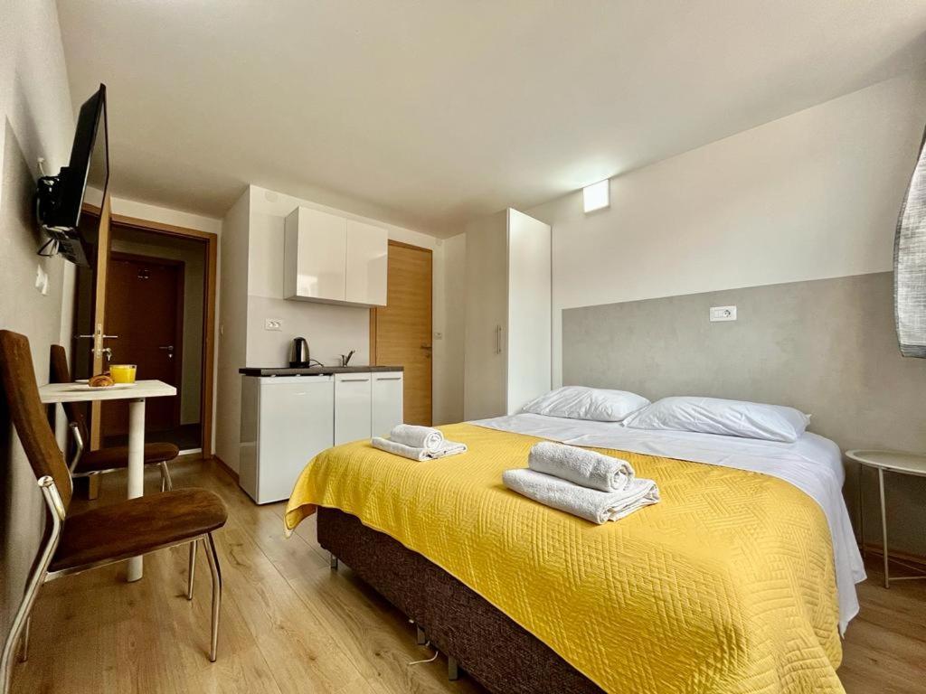 Apartmani Roza พูลา ภายนอก รูปภาพ
