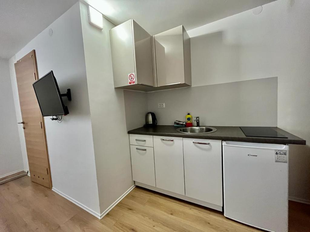 Apartmani Roza พูลา ภายนอก รูปภาพ
