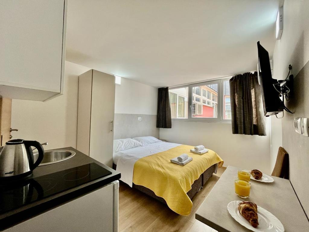 Apartmani Roza พูลา ภายนอก รูปภาพ